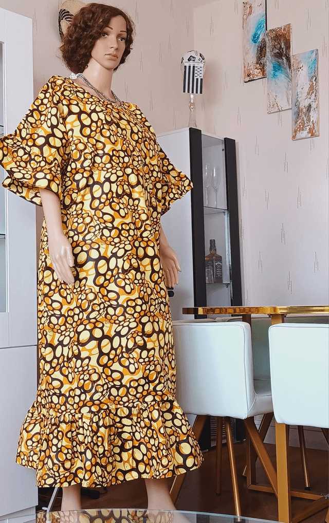 ROBE ÉLÉGANTE EN TISSU AFRICAIN MANCHES TROIS QUARTS Taille L/XL 
