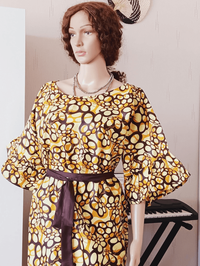 ROBE ÉLÉGANTE EN TISSU AFRICAIN MANCHES TROIS QUARTS Taille L/XL 
